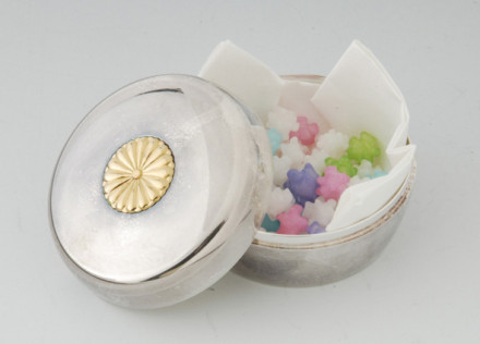 皇室のボンボニエール ついに発見！愛子さま成年のボンボニエール その珍しい特徴とは